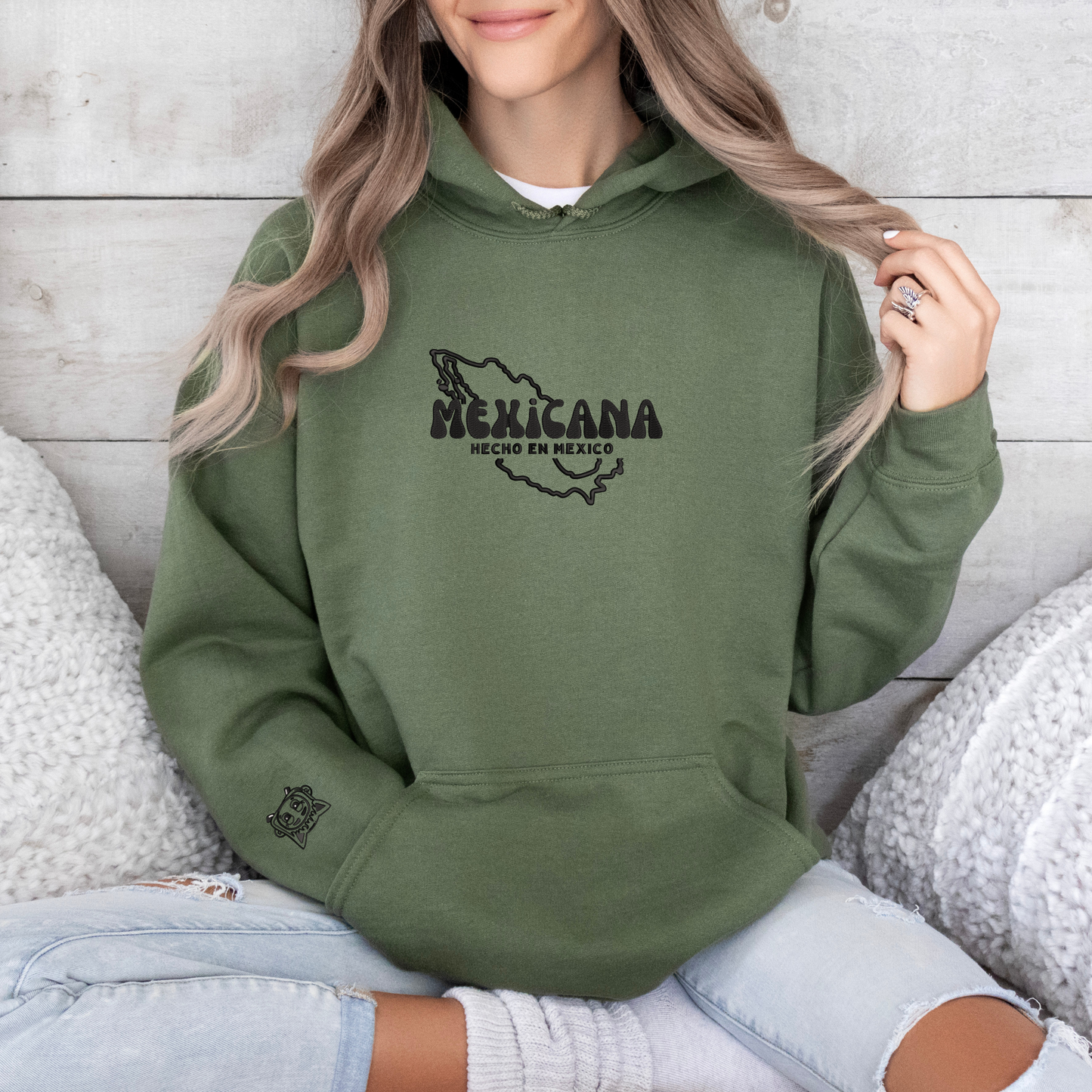'Hecho En' Latina Embroidered Sweatshirt Hoodie